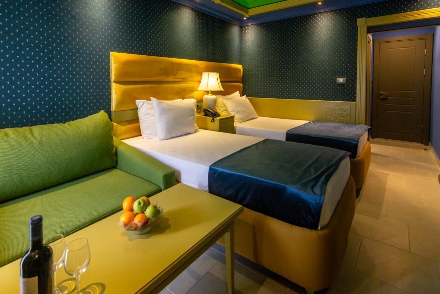 Hotel Craiova By Phoenicia Blue View Olimp Exterior photo
