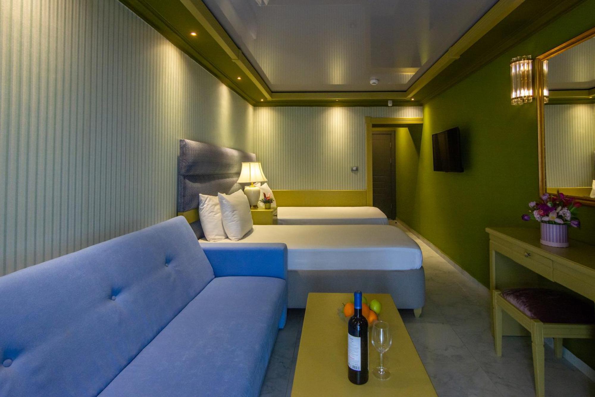 Hotel Craiova By Phoenicia Blue View Olimp Exterior photo